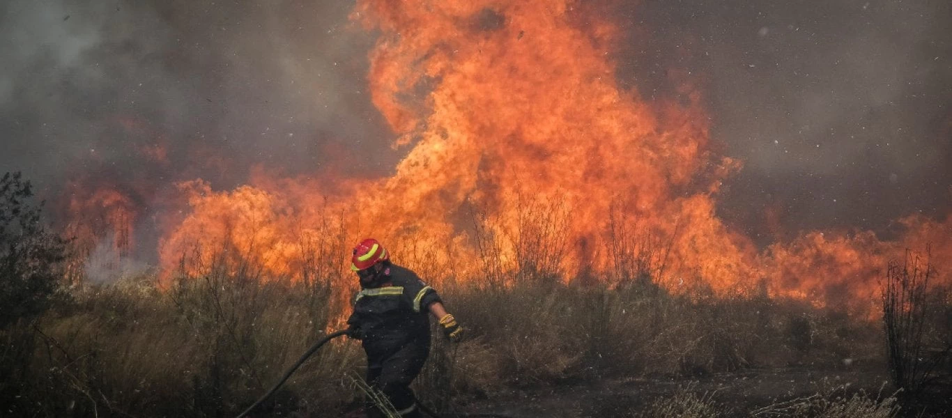 Συλλήψεις εμπρηστών σε Λαμία και Χίο ύστερα από έρευνες της Πυροσβεστικής